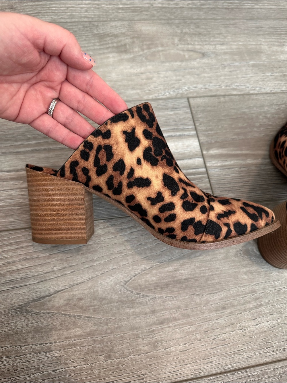 Leopard Print Mule Heels in Brown Size 10 - Picture 5 of 9
